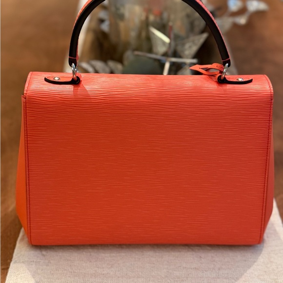 Louis Vuitton Clooney MM Handbag - Picture 6 of 16